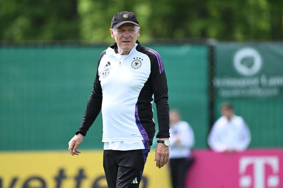 Für Hermann Gerland ist nach mehr als 50 Jahren im Profifußball als Spieler und Trainer Schluss.