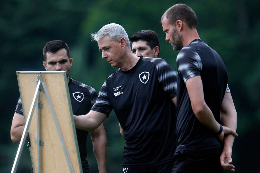 Tiago Nunes já comandou seus primeiros treinos no Botafogo