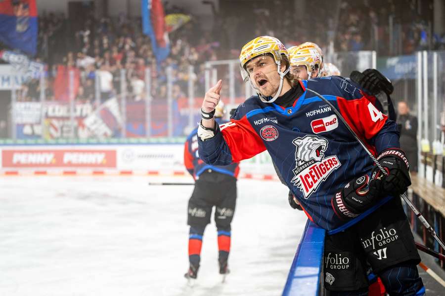 Jake Ustorf und die Ice Tigers sind weiter im Rausch