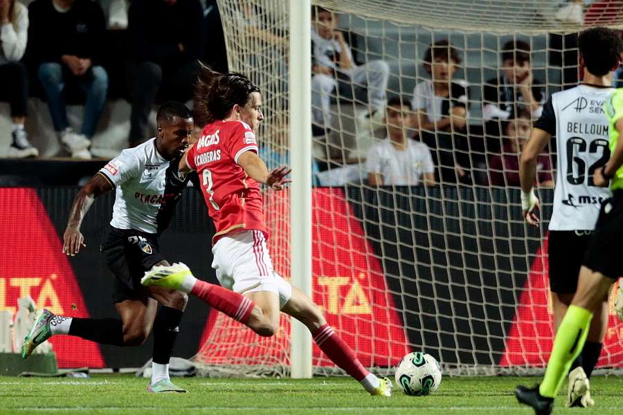 Álvaro Carreras estreou-se a marcar pelo Benfica em Faro