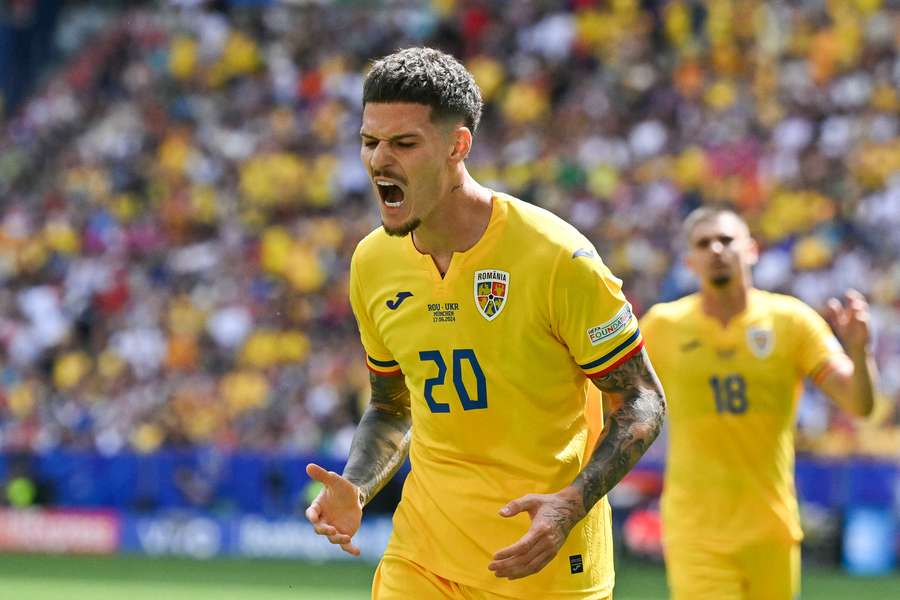 Dennis Man în timpul meciului cu Ucraina de la Euro 2024