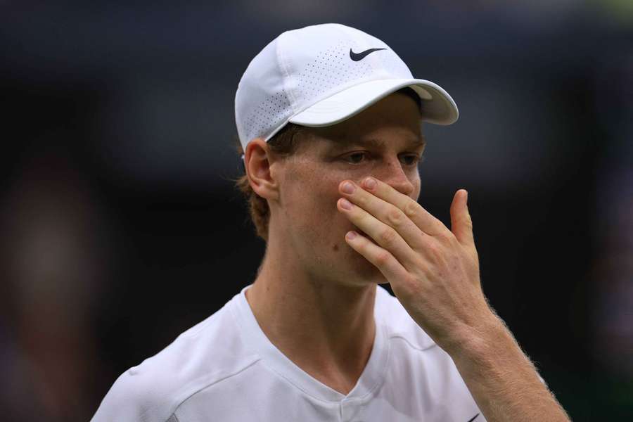 Liderul mondial Jannik Sinner a fost eliminat în faza sferturilor la Wimbledon