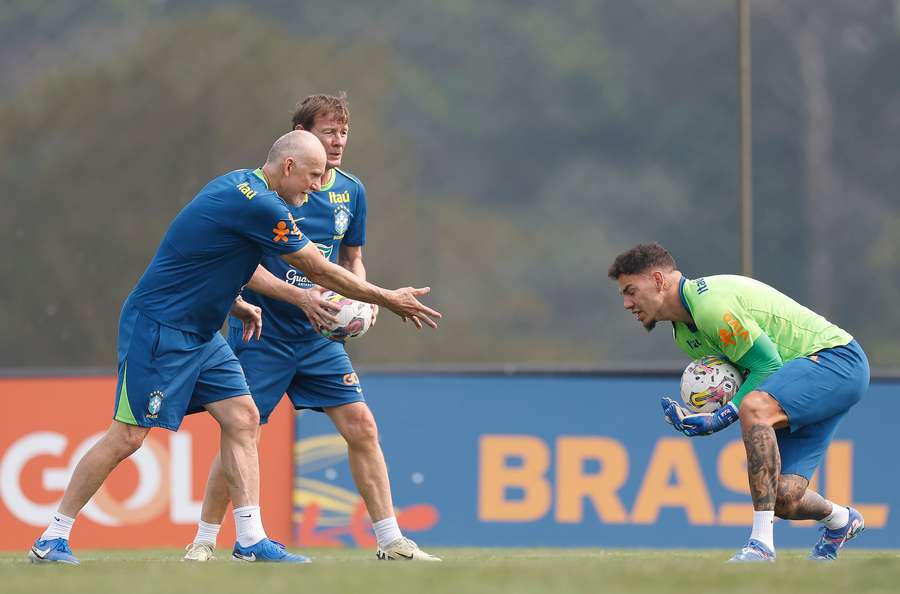 Treino do Brasil antes da partida contra os paraguaios