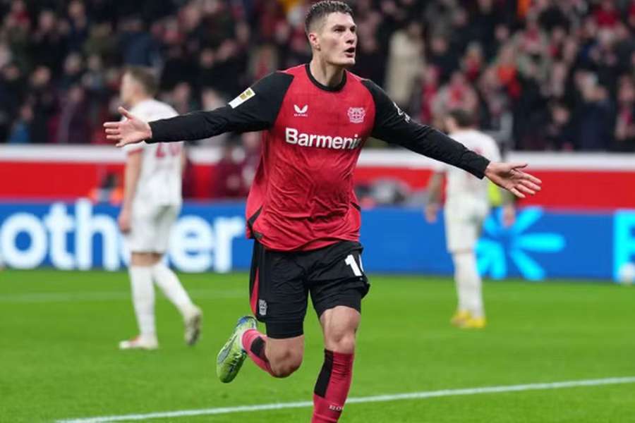 Schick dizimou o Friburgo com quatro golos