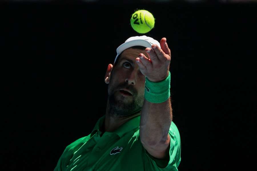 Djokovic segue em frente na prova
