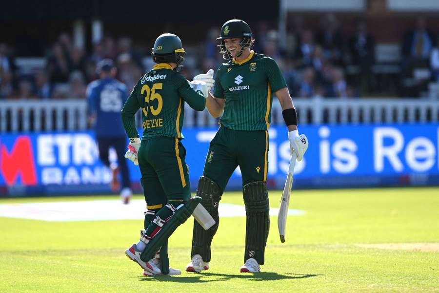 Tristan Stubbs of South Africa celebrates with Matthew Breetzke (l)