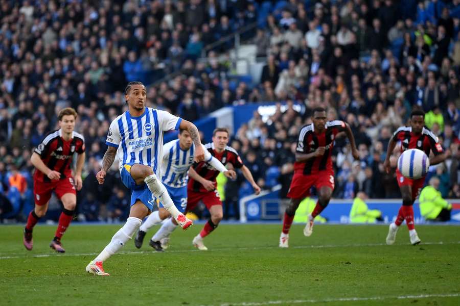 Joao Pedro scores in the final moments of the game