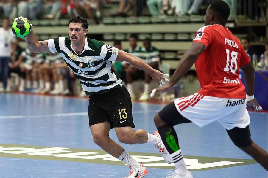 Sporting conquista Supertaça de andebol ao Benfica Sporting conquista Supertaça de andebol ao Benfica