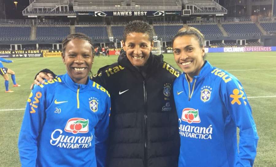 Sissi ao lado de Formiga e Marta em 2015