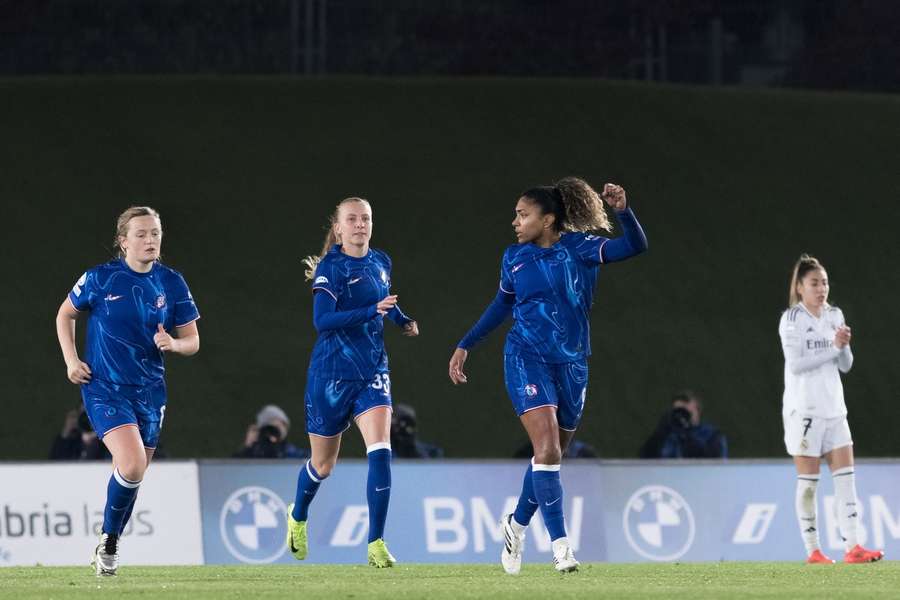 Les joueurs de Chelsea célèbrent pendant le match