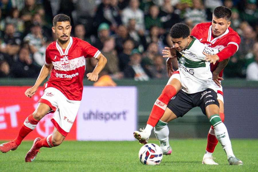 Coritiba e CRB não saíram do zero no Couto Pereira Coritiba e CRB não saíram do zero no Couto Pereira