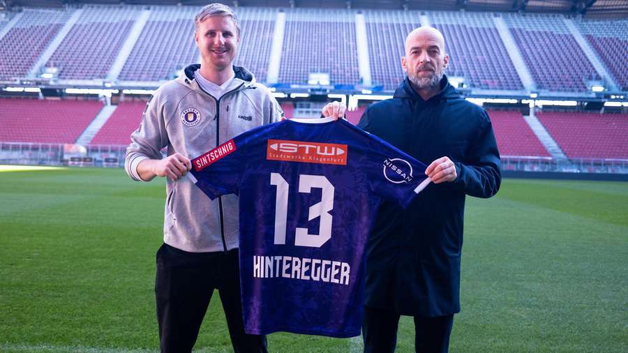 Austria-Zugang Hinteregger mit Geschätsführer Sport Günther Gorenzel. Austria-Zugang Hinteregger mit Geschätsführer Sport Günther Gorenzel.