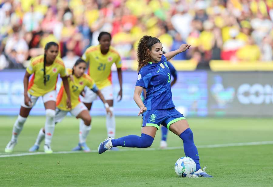 Angelina deixou tudo igual no primeiro tempo Angelina deixou tudo igual no primeiro tempo