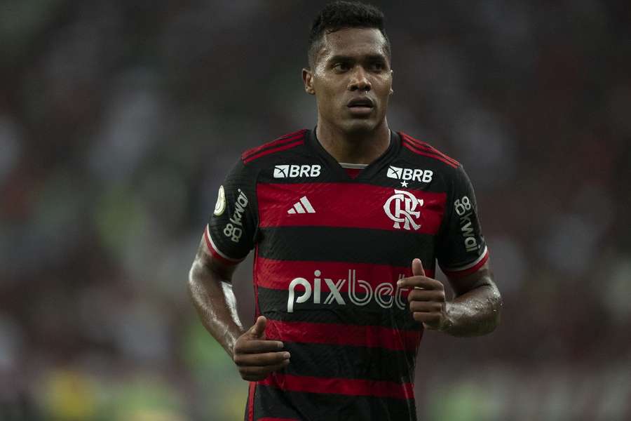 Alex Sandro já em ação por seu novo clube, o Flamengo 