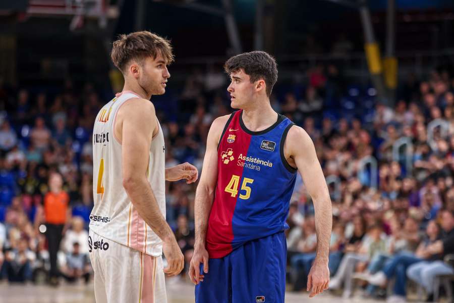 Raúl Villar, a la derecha, contra su hermano Rafa, a la izquierda