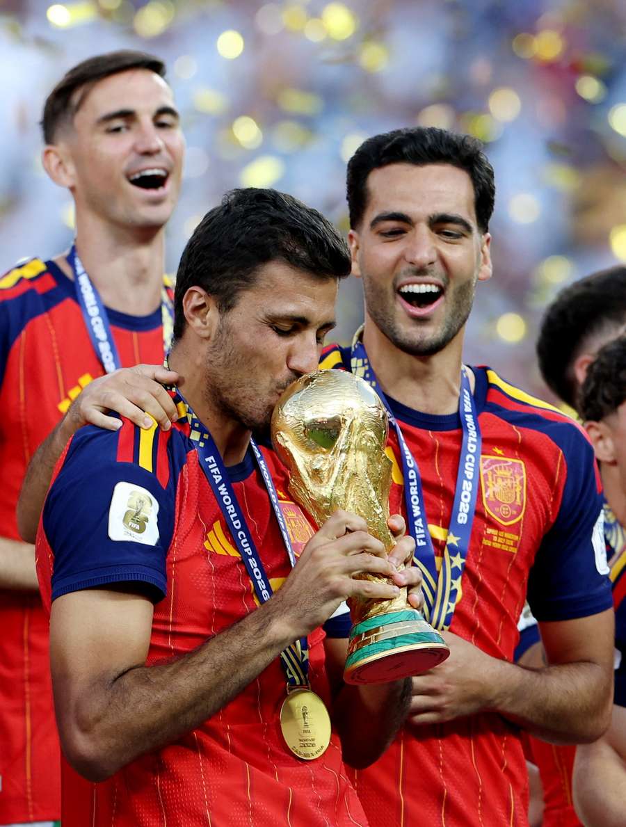 Rodri foi campeão do mundo com a Espanha Rodri foi campeão do mundo com a Espanha