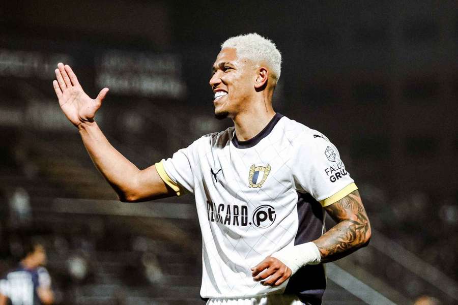 Sorriso fez 29 jogos e oito golos pelo Famalicão na última temporada