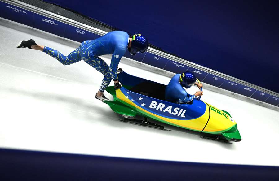 Dupla brasileira do bobsled – Edson Bindilatti e Luís Bacca — teve melhor resultado da história do país nessa prova em Olimpíadas de Inverno Dupla brasileira do bobsled – Edson Bindilatti e Luís Bacca — teve melhor resultado da história do país nessa prova em Olimpíadas de Inverno