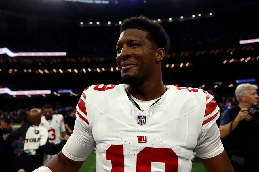 Jameis Winston ersetzt vorerst den verletzten Jaxson Dart. Jameis Winston ersetzt vorerst den verletzten Jaxson Dart.