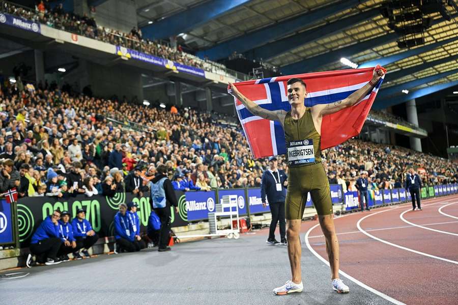 Jakob Ingebrigtsen fejrer sin sejr i Diamond League