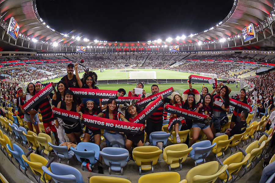 Rubro-negros no Maracanã, estádio mantido pelo consórcio Fla-Flu