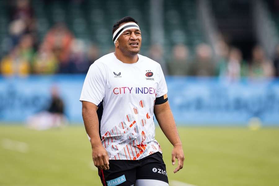 Vunipola warming up for Saracens