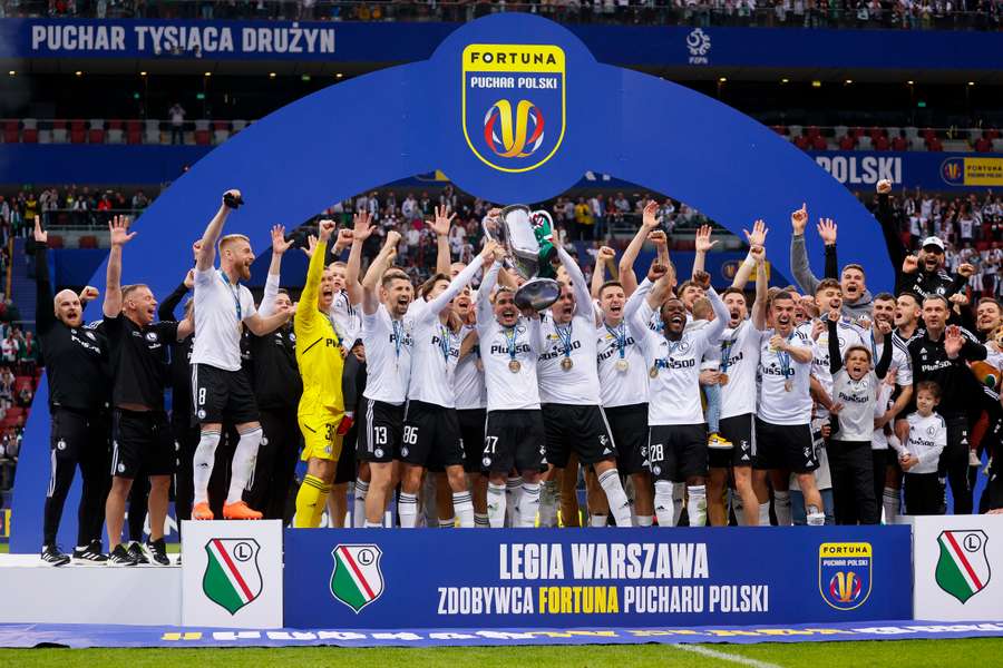 Osłabiona Legia Warszawa pokonuje Raków w rzutach karnych i zdobywa Fortuna Puchar Polski