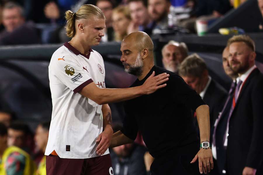 Erling Haaland und sein Trainer Pep Guardiola wollen mit Manchester City mit dem UEFA Supercup den vierten Titel des Jahres holen