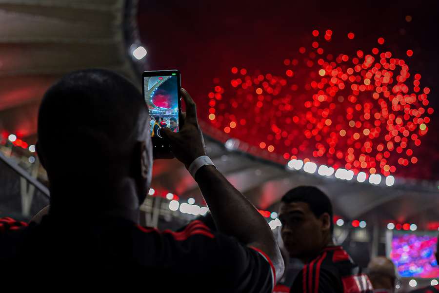 Torcedor do Fla filma festa no Maracanã