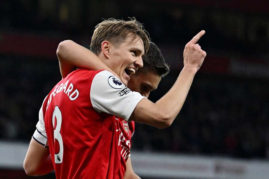 Martin Odegaard marcou dois dos golos do Arsenal contra o Chelsea