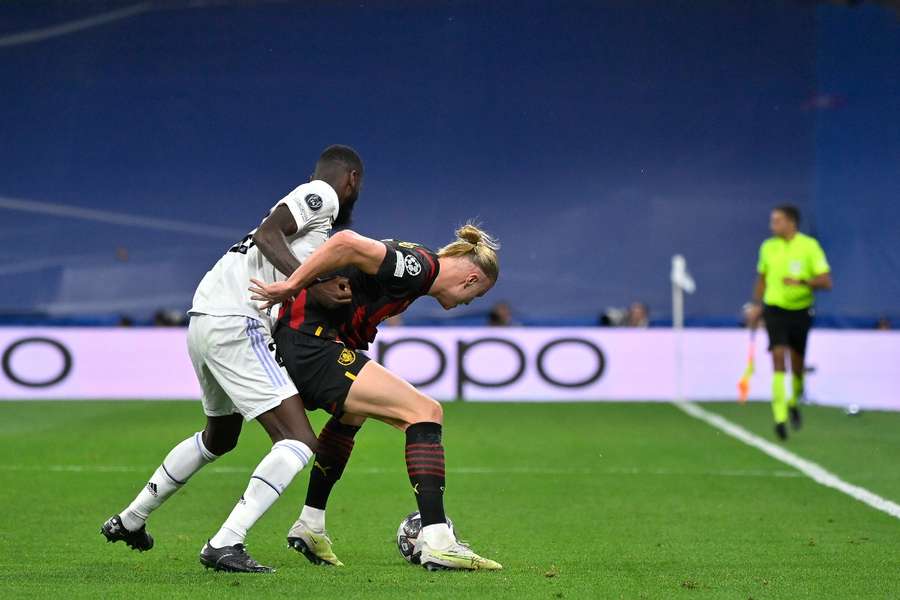 Rudiger perante Haaland no Real Madrid-Manchester City