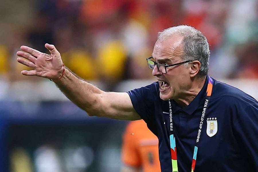 Bielsa reacts after Uruguay crash out of the World Cup