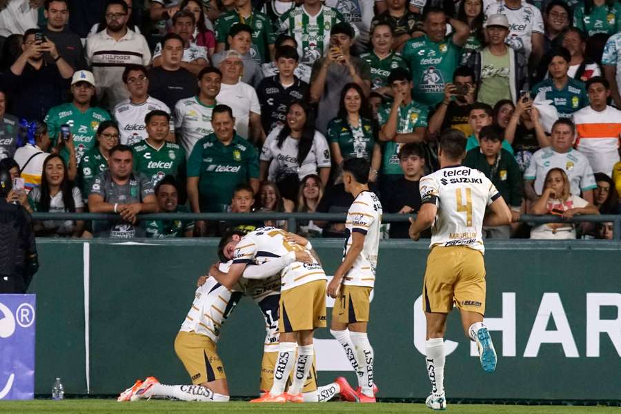 Pumas vence ante el León.