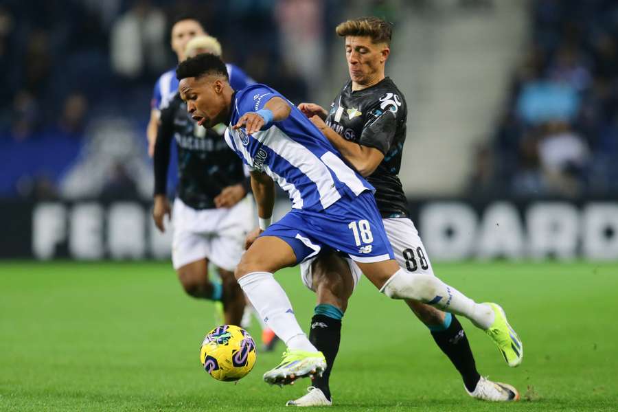 Wendell perante a marcação de Franco