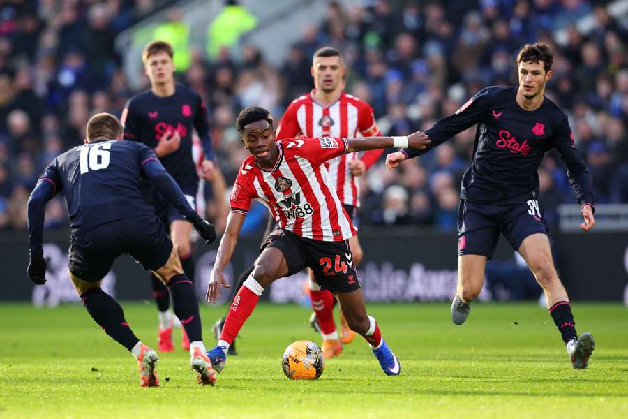 Sunderland winger Adingra joins Monaco on loan