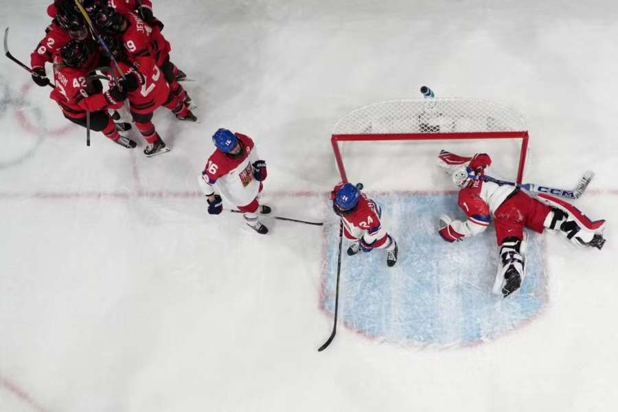 České hokejistky prehrali.