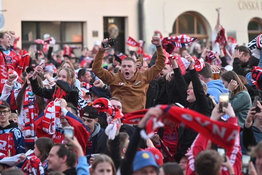 Velká radost fanoušků Pardubic.