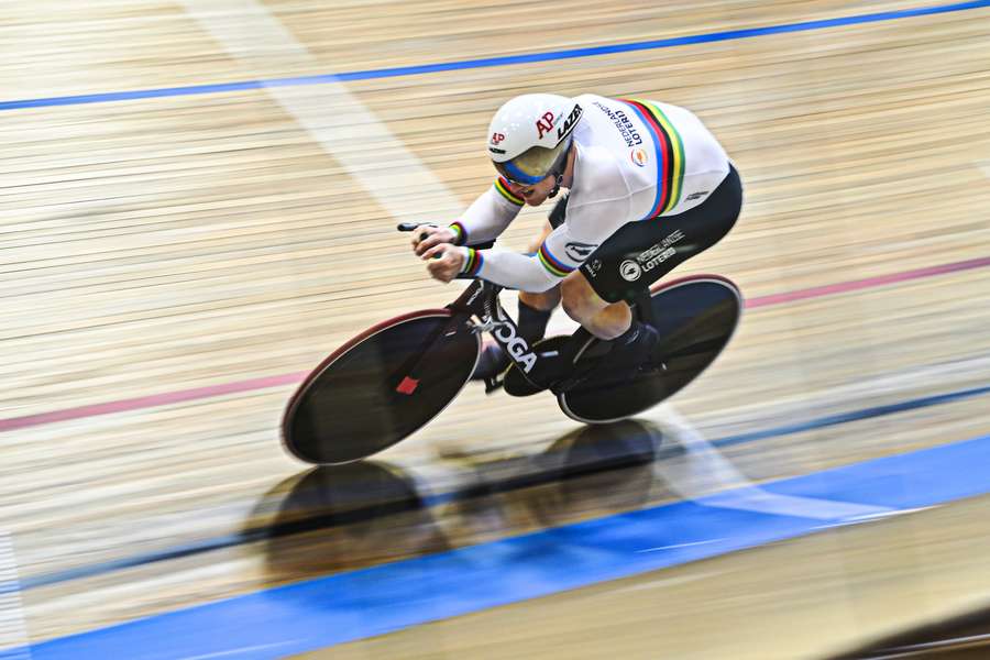 Jeffrey Hoogland verovert bij EK voor vierde keer titel op de kilometer tijdrit