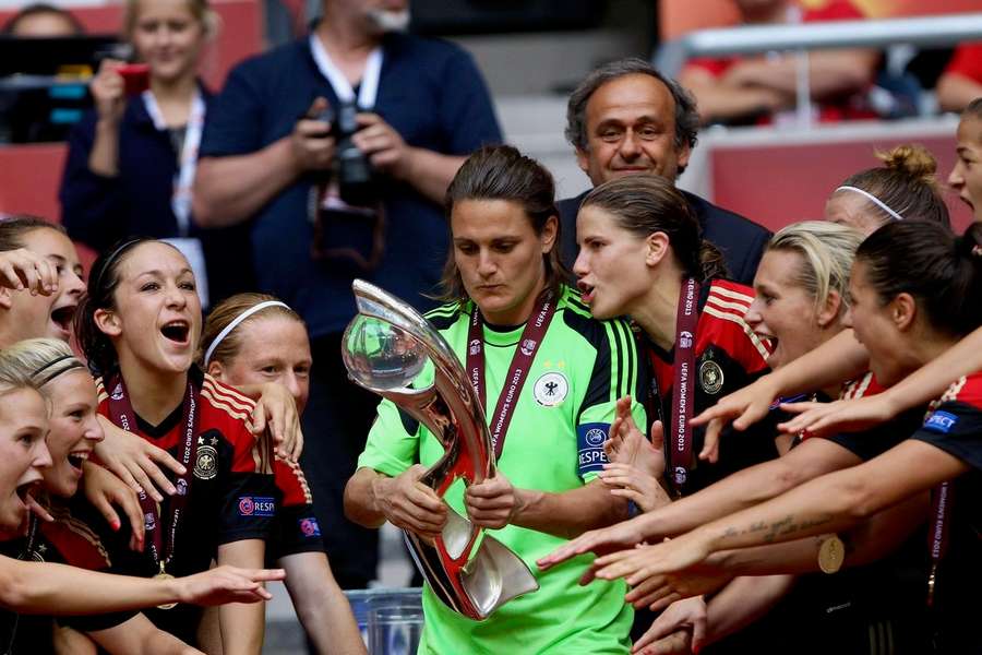 Angerer sieht die deutschen Fußballerinnen bei der Frauen-WM 2023 in Australien und Neuseeland schon im Finale