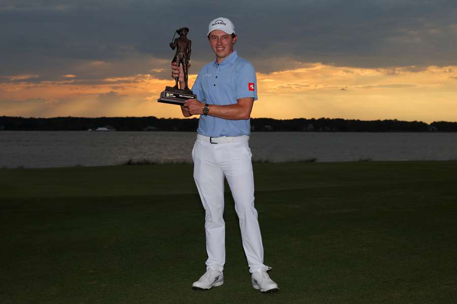 Fitzpatrick, con el trofeo de ganador del RBC Heritage de la PGA