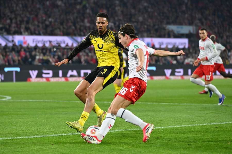 Jakub Kamiński w meczu FC Koeln z Borussią Dortmund.