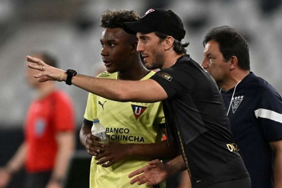 Óscar Zambranojoga no Liga Universitaria de Quito, do Equador