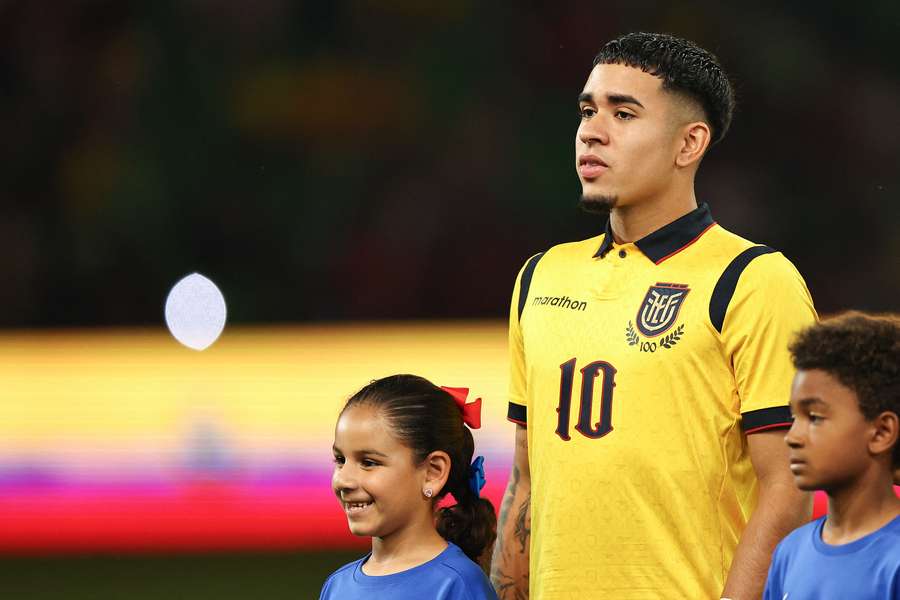 Kendry Paez #10 of Ecuador stands for his national anthem before to the international friendly match between United States and Ecuador