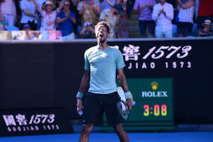 Monfils świętujący triumf nad Fritzem