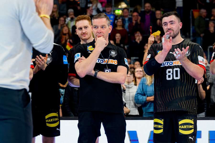 Bundestrainer Alfred Gislason (l.) und Jannik Kohlbacher beim Erfolg über die Schweiz.