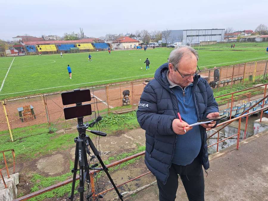 Jurnalistul Marian Amuza la datorie Jurnalistul Marian Amuza la datorie