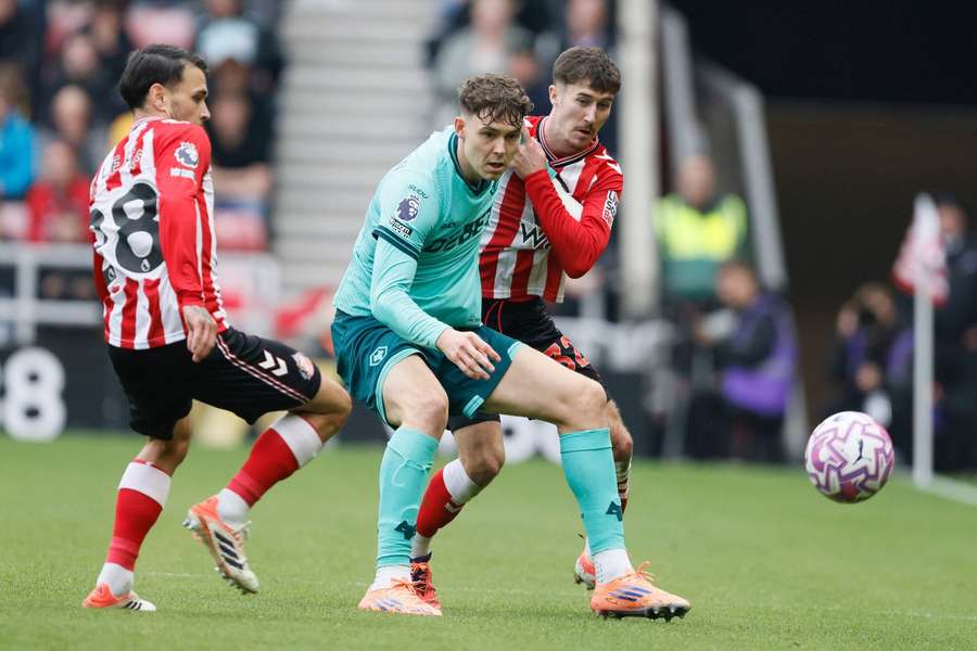 Strand Larsen: Wolves united ahead of Burnley clash Strand Larsen: Wolves united ahead of Burnley clash