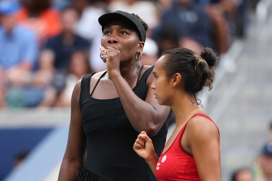 Venus Williams e Leylah Fernandez durante jogo das quartas de final do US Open