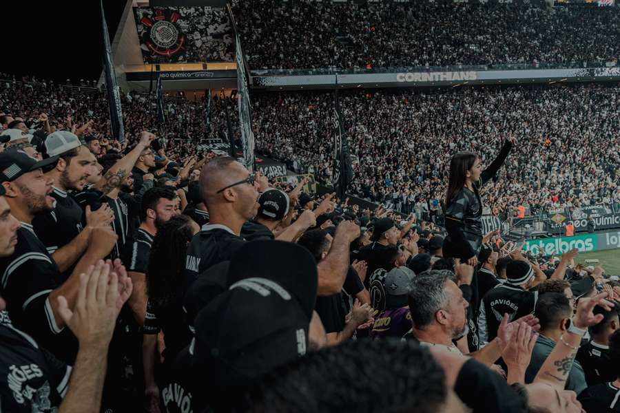 Arena do Corinthians bate novo recorde público em clássico contra Santos