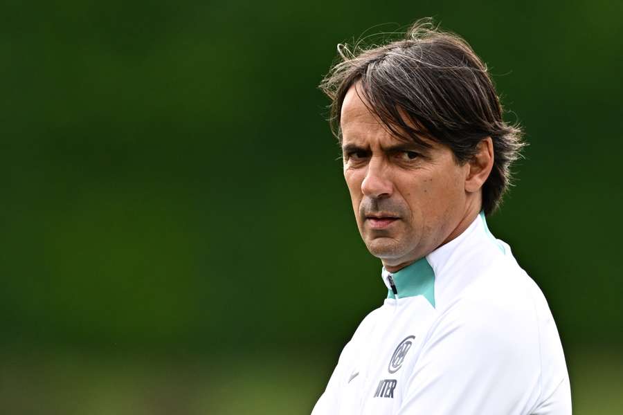 Inter Milan's Italian head coach Simone Inzaghi supervises a training session